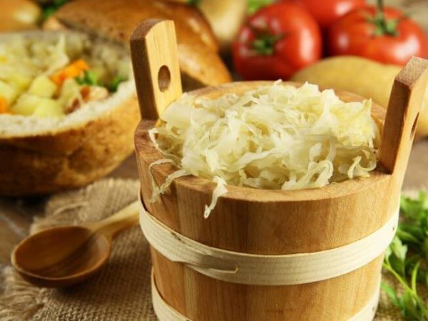 3 razlogi, zakaj je dobro piti sok kislega zelja